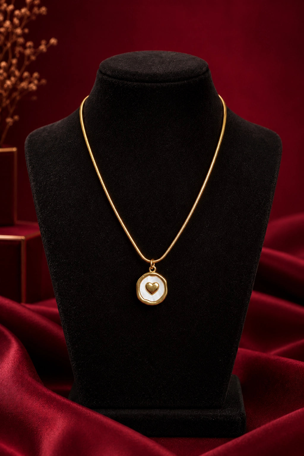 Velisse – White Heart Necklace