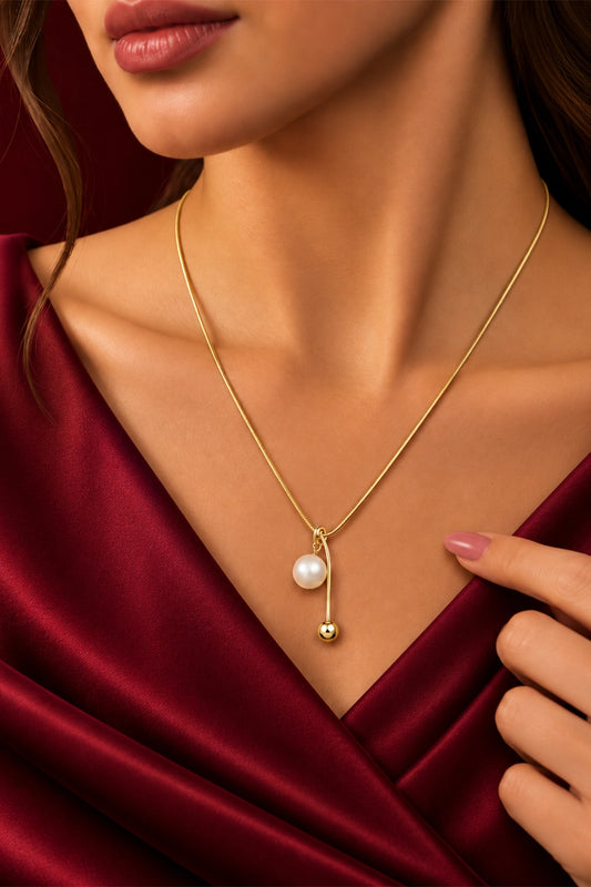 Elore – Pearl Drop Necklace