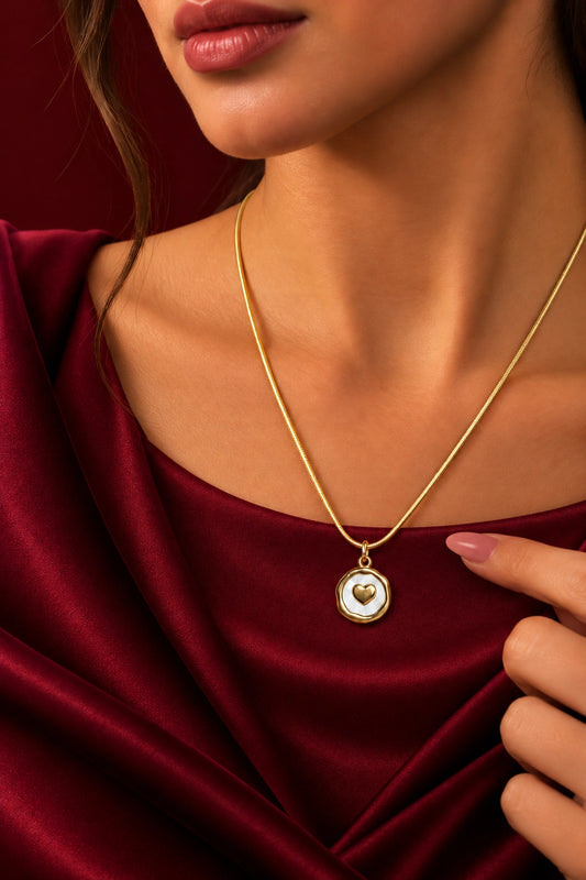 Velisse – White Heart Necklace