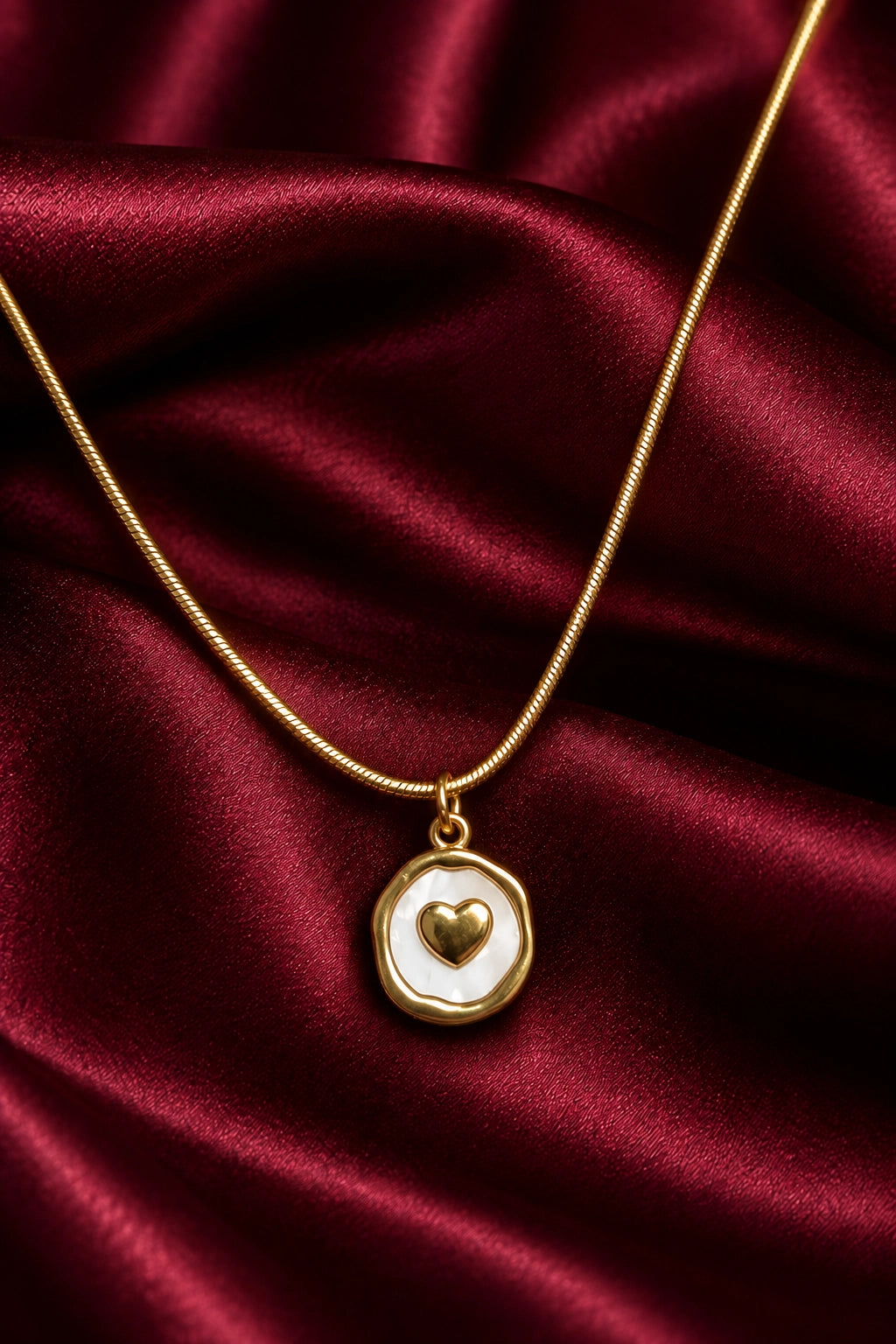 Velisse – White Heart Necklace